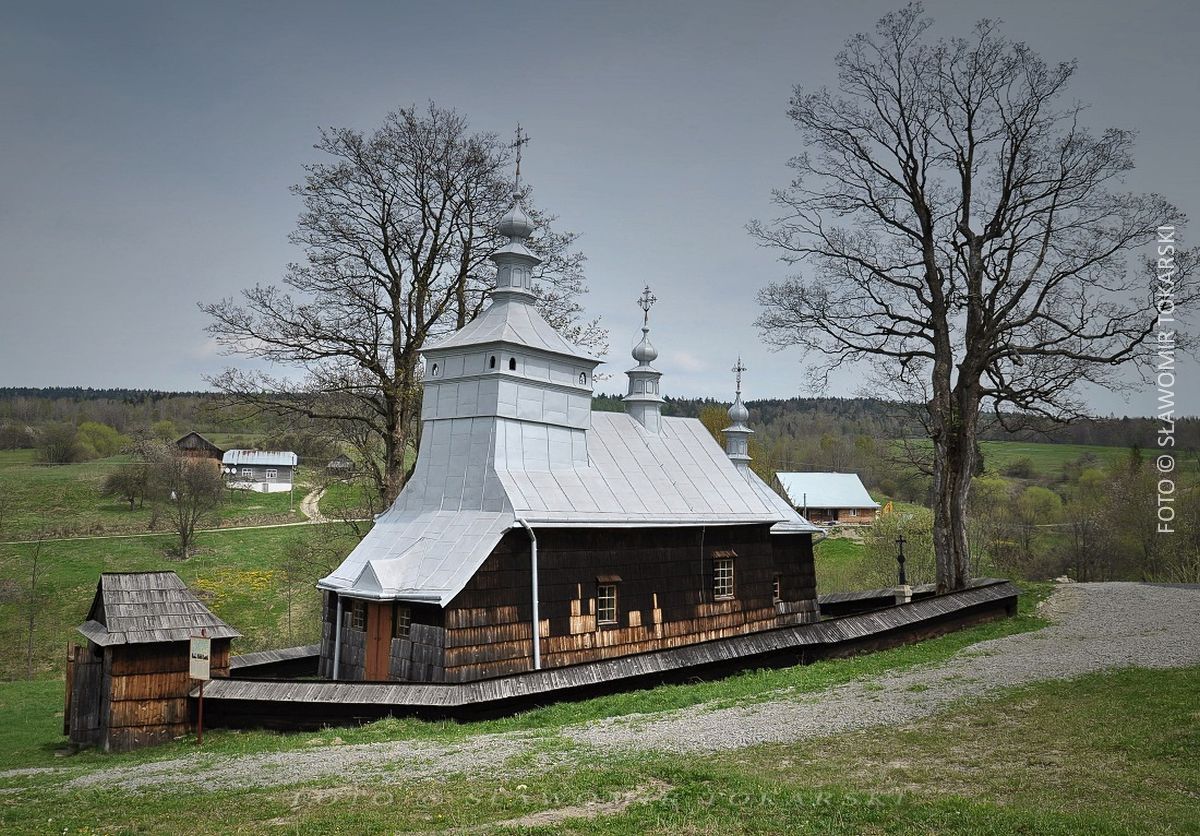 widok na cerkiew